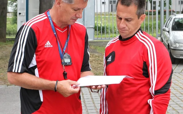 Trenér Luboš Urban se sportovním manažerem Martinem Vozábalem (zleva)