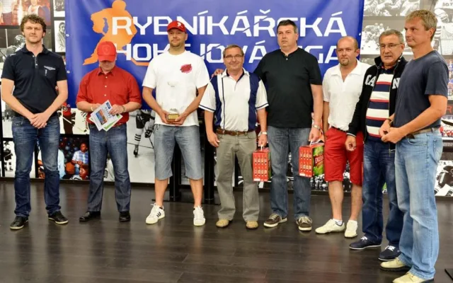 Zástupci HC Nicotrans s vedením HCP, RHL HCP a rozhodčími
