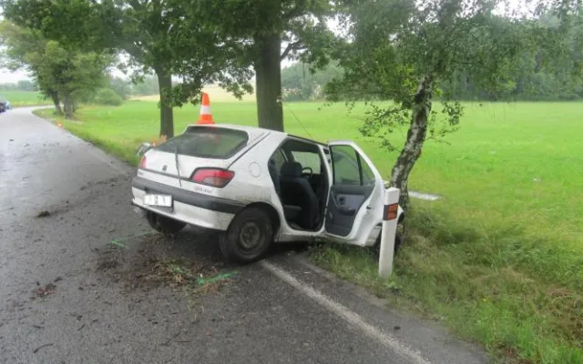 Tragická nehoda Peugeotu 306 u Srubce