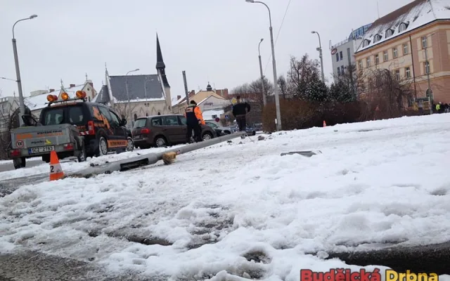 Po rozjezdu z křižovatky David Lataj omdlel. Probral se až díky nárazu do budovy pošty