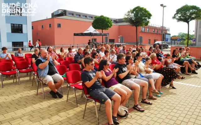 Na střeše IGY Centra se konala akce s názvem Na stojáka