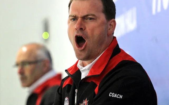 Trenér patnáctiletých hokejistů Canada Cowboys Kevin Porter