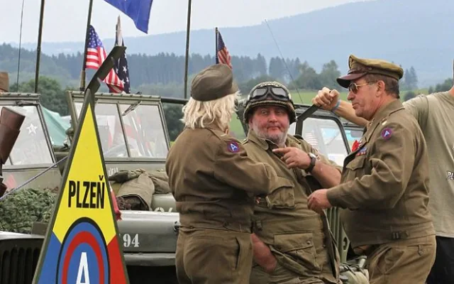 Army run zpestřila přehlídka amerických armádních vozidel klubu 3. armády Plzeň