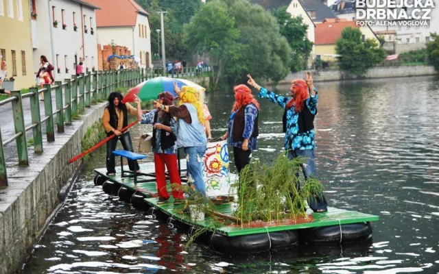 Hipíky déšť nerozhodil