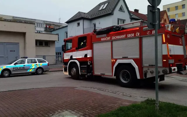 Zásah policistů a hasičů v Lipenské ulici
