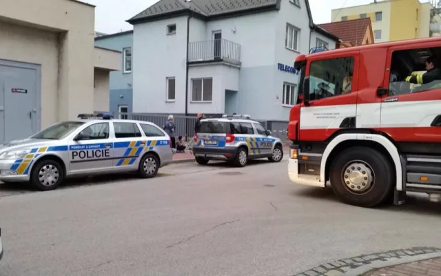 Zásah policistů a hasičů v Lipenské ulici