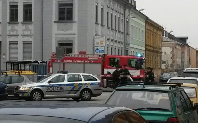 Zásah policistů a hasičů v Lipenské ulici