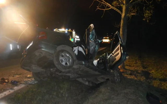 Havarovaný Opel Astra na silnici mezi Češnovicemi a Dasným