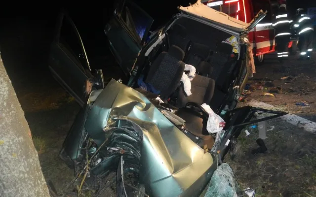 Havarovaný Opel Astra na silnici mezi Češnovicemi a Dasným