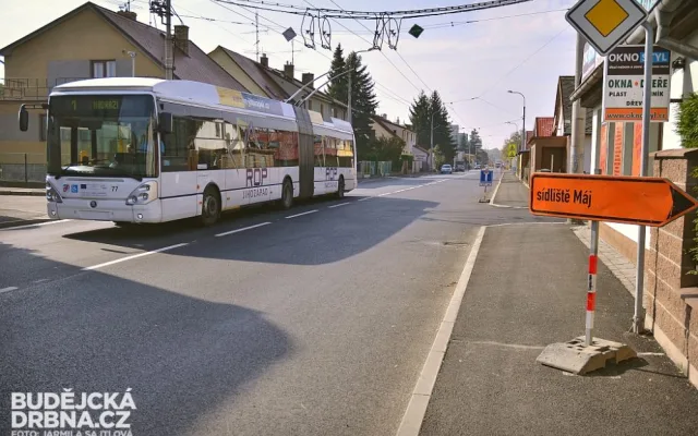 Oprava asfaltového povrchu v ulici Oskara Nedbala