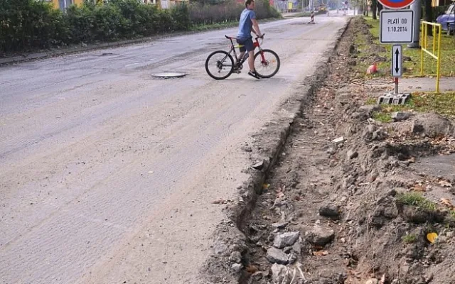 Oprava asfaltového povrchu v ulici Oskara Nedbala