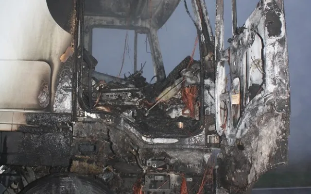 Do kamionu převážejícího selata narazil v Holkově motorkář