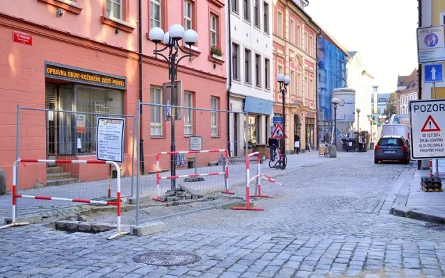 Stavební práce probíhaly v ulici Doktora Stejskala od poloviny září