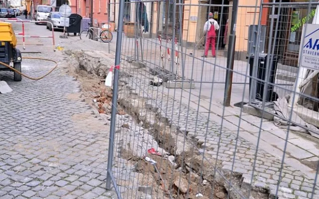 Stavební práce probíhaly v ulici Doktora Stejskala od poloviny září