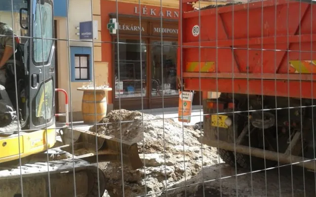 Stavební práce probíhaly v ulici Doktora Stejskala od poloviny září