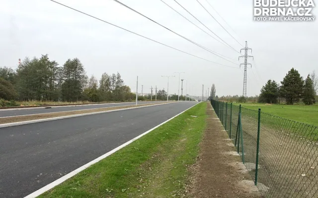 Prozatím uzavřený úsek vedoucí do Pětidomí
