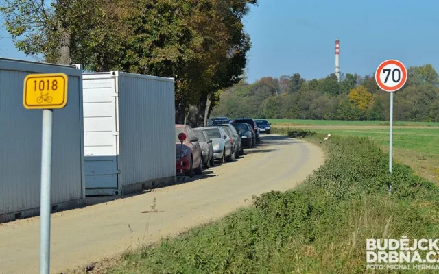 Roudenští parkují, kde se dá