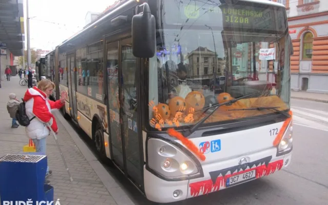 Halloweenský autobus