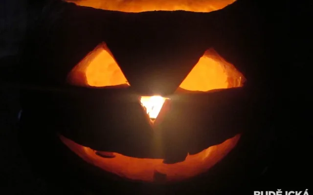Halloweenský autobus