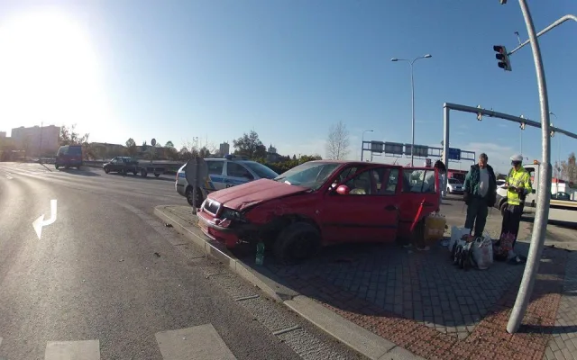 Nehoda policejního vozu se Škodou Octavia