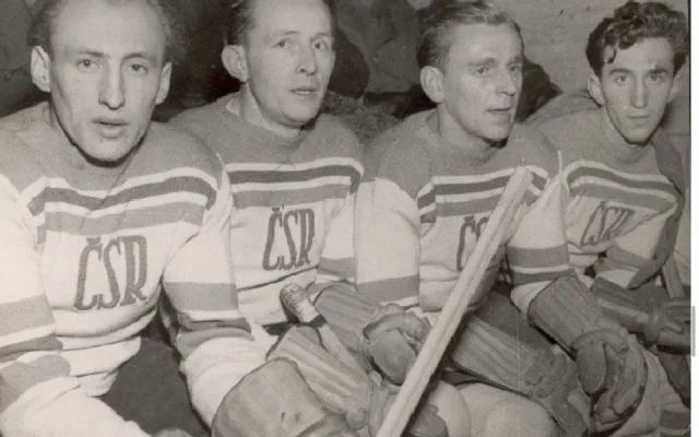 Dědečkem spolumajitele MS sportu Petra Mizery mladšího je František Mizera, legendární budějcký hokejista a mistr světa z roku 1949 (druhý zleva)