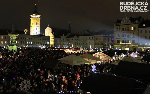 Zaplněné náměstí Přemysla Otakara II.