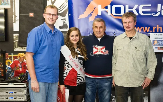 Kateřina Bírová se stala rovněž Miss fanynkou RHL Budějcké Drbny. Foto: Michal Duda