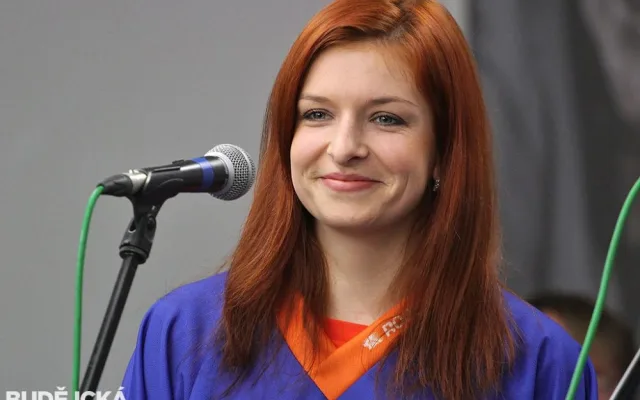 Zpěvačka kapely Shellou Band a redaktorka Jihočeské televize Irena Mikschová