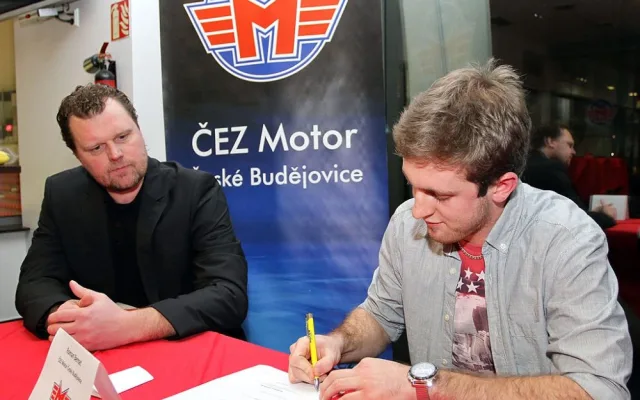 Podpis formální smlouvy na jedno utkání