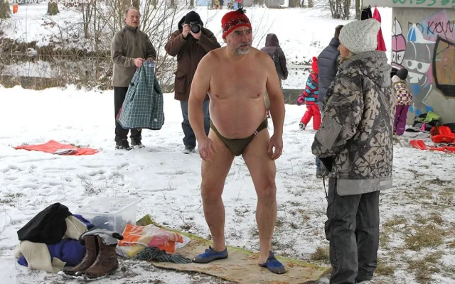 Přístřeší poskytl plavcům most na Maláku