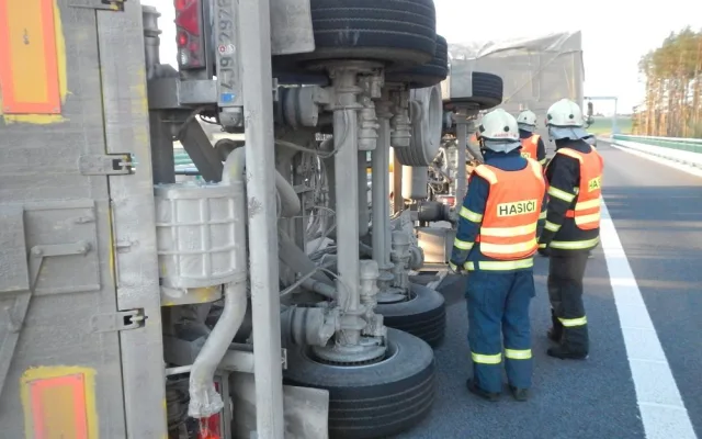 Nehoda nákladní automobilu u Veselí nad Lužnicí