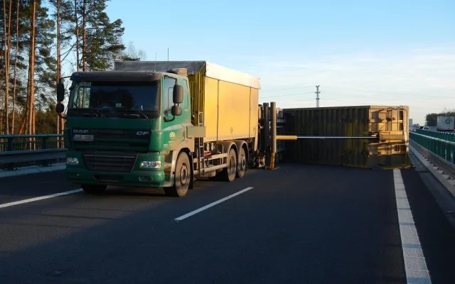 Nehoda nákladní automobilu u Veselí nad Lužnicí
