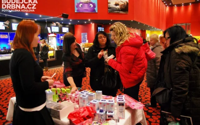 Krémy bylo možné nejenom zkusit, ale i zakoupit