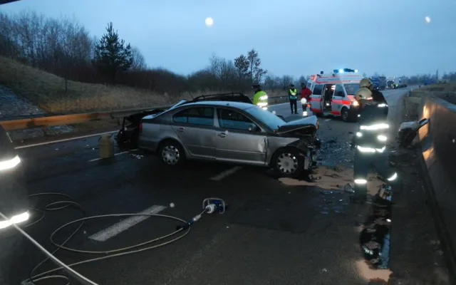 Havarovaná vozidla na obchvatu Veselí nad Lužnicí