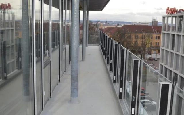 Stavební práce na parkovacím domě v ulici F. A. Gerstnera
