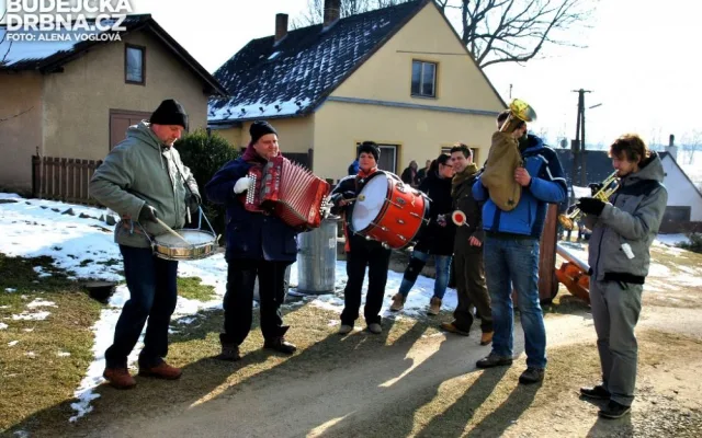 Koledníky vždy doprovází i hudebníci