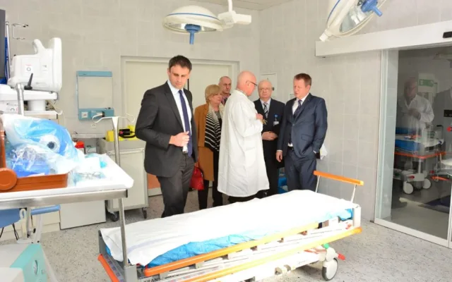 Ministr zdravotnictví Svatopluk Němeček v českobudějovické nemocnici navštívil mimo jiné i ARO