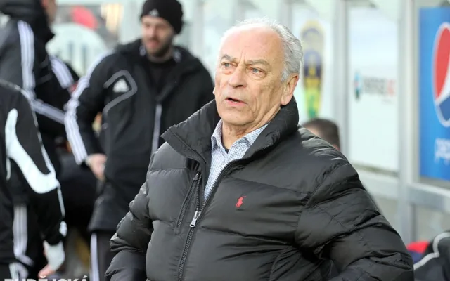 Rozladěný trenér Dynama František Cipro