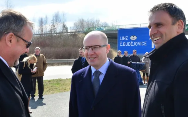 Při vzájemné diskusi nešetřili Ťok, Sobotka a Zimola úsměvy
