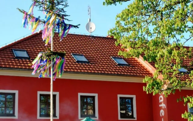 Májky se v Kaplici stavěly na všech možných místech