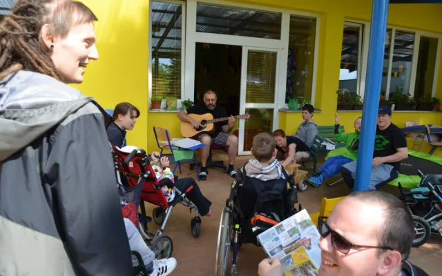 Závěr patřil kytaře a písničkám