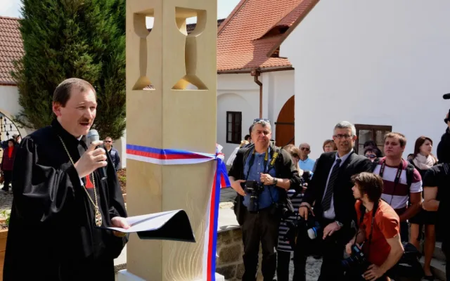 Patriarcha Církve československé husitské Tomáš Butta během slavnostního otevírání Husova domku