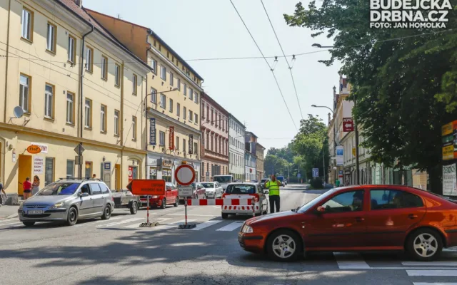 Začala uzavírka Husovy ulice
