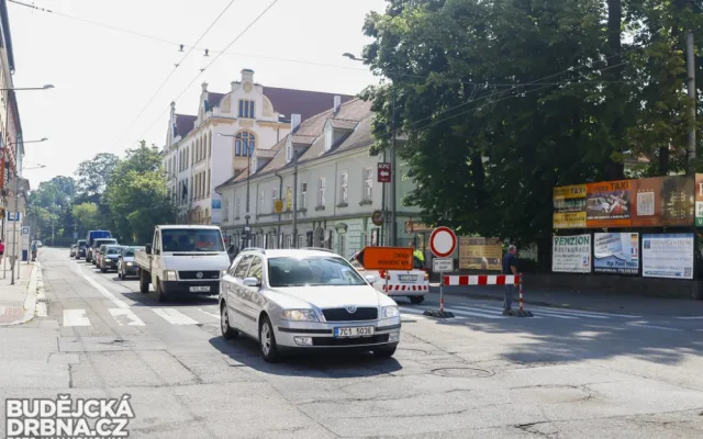 Začala uzavírka Husovy ulice
