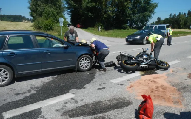 Páteční nehody motorkářů.