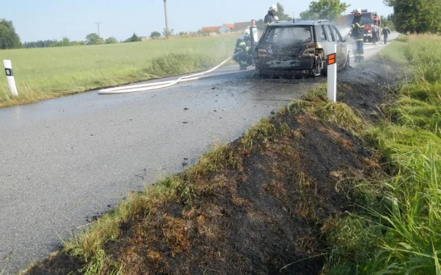 Požár vozu u obce Mirochov