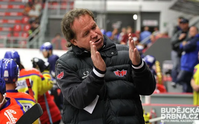 Petr Rosol při rozmluvě s jedním ze svých svěřenců