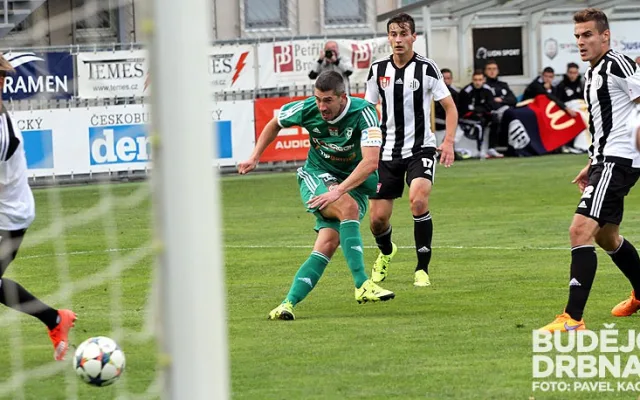 Kapitán Příbrami Tomáš Pilík zvyšuje už na 3:0 z pohledu hostů