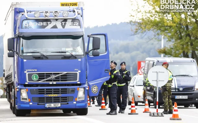 Cvičení policie a armády na hraničním přechodě Dolní Dvoříště