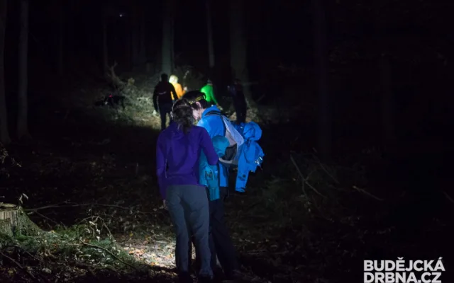Hlavním tématem výstupu na Kleť byly čelovky